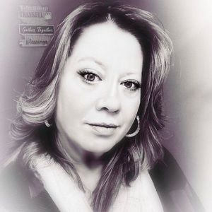 Meet your Posher, Saundra
